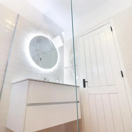 Villa Seagull Rooftop @150 M *